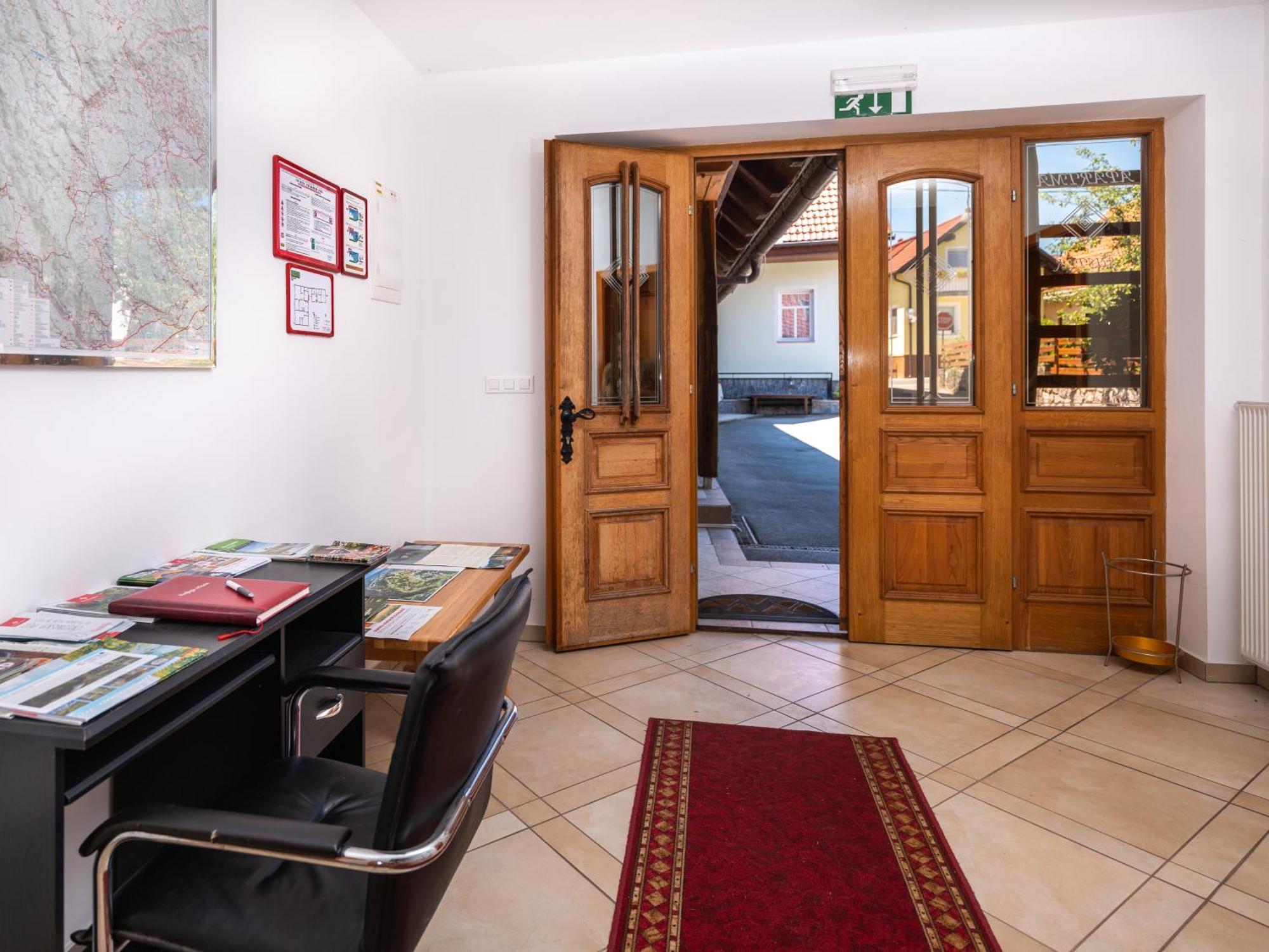 Apartments Suster Stari Trg ob Kolpi Экстерьер фото